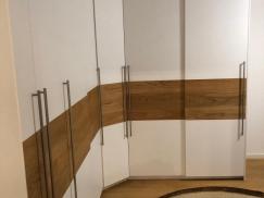 großer-eckschrank-mit-schiebetueren