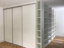 großer-eckschrank-in-weiß