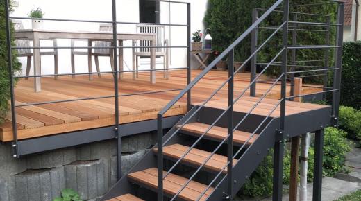 Holzbelag für Terrasse mit Treppe