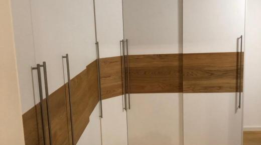 großer-eckschrank-mit-schiebetueren