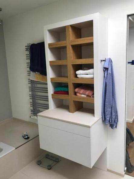 badezimmer-regal-mit-faechern-und-schubladen