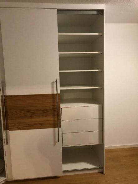 kleiderschrank-mit-schiebetuer