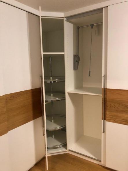 eckschrank-mit-drehelement-und-steckdose