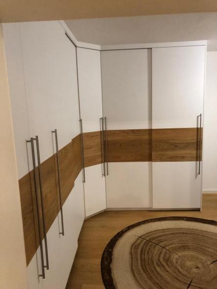 großer-eckschrank-mit-schiebetueren