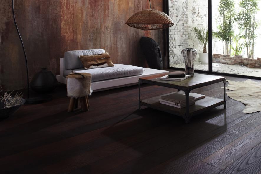 parkett-aus-esche-reliefgehobelt